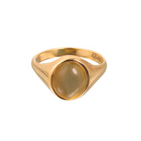Front view of vintage 1980s English 9ct gold signet ring with domed cabochon agate, UK hallmarked, size U