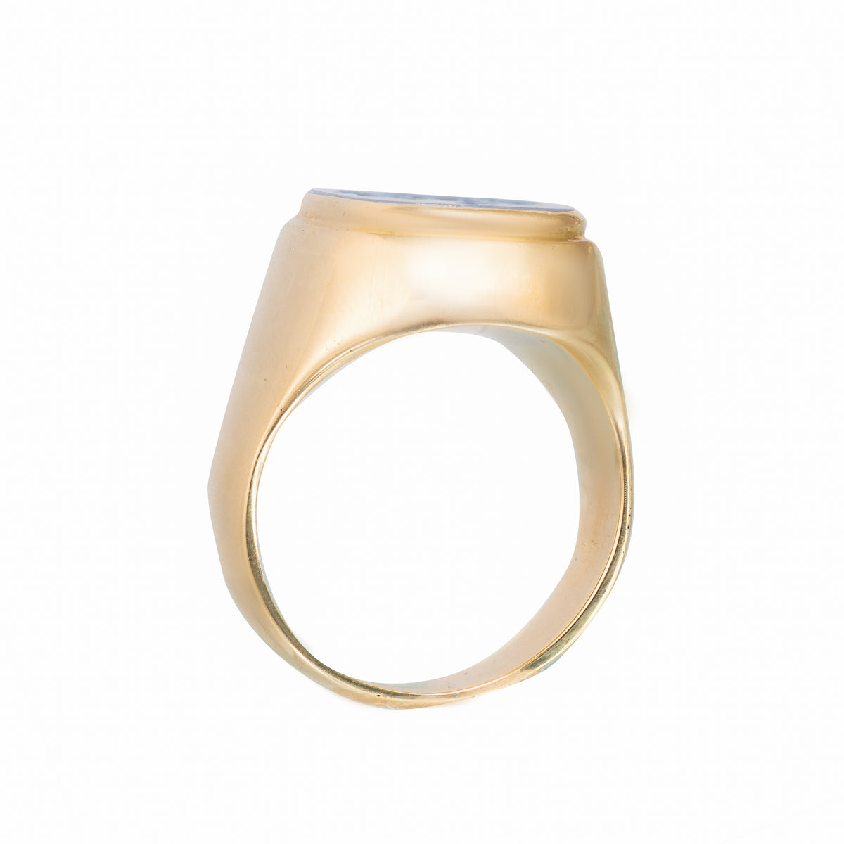 Antique German sardonyx intaglio signet ring in 14ct gold, showing solid band and profile of engraved crest, 1930s design.