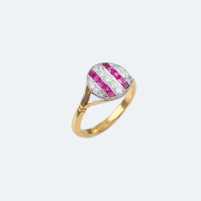 Side profile of Art Deco 1920s ruby and diamond ring in 18ct gold and platinum