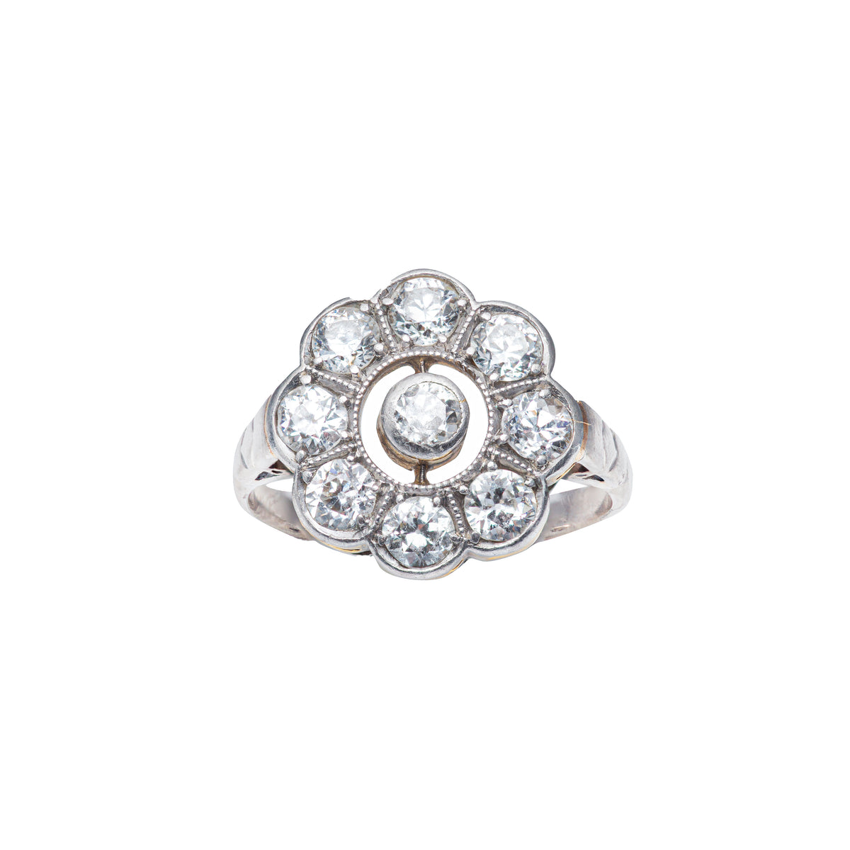 Antique Edwardian diamond daisy cluster ring with nine old cut diamonds set in platinum over 18ct gold, c.1900.