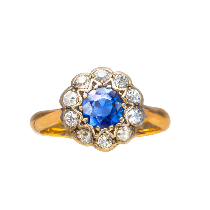 Edwardian sapphire and diamond cluster ring in 18ct yellow gold with round cut sapphire and old cut diamonds, c.1900s