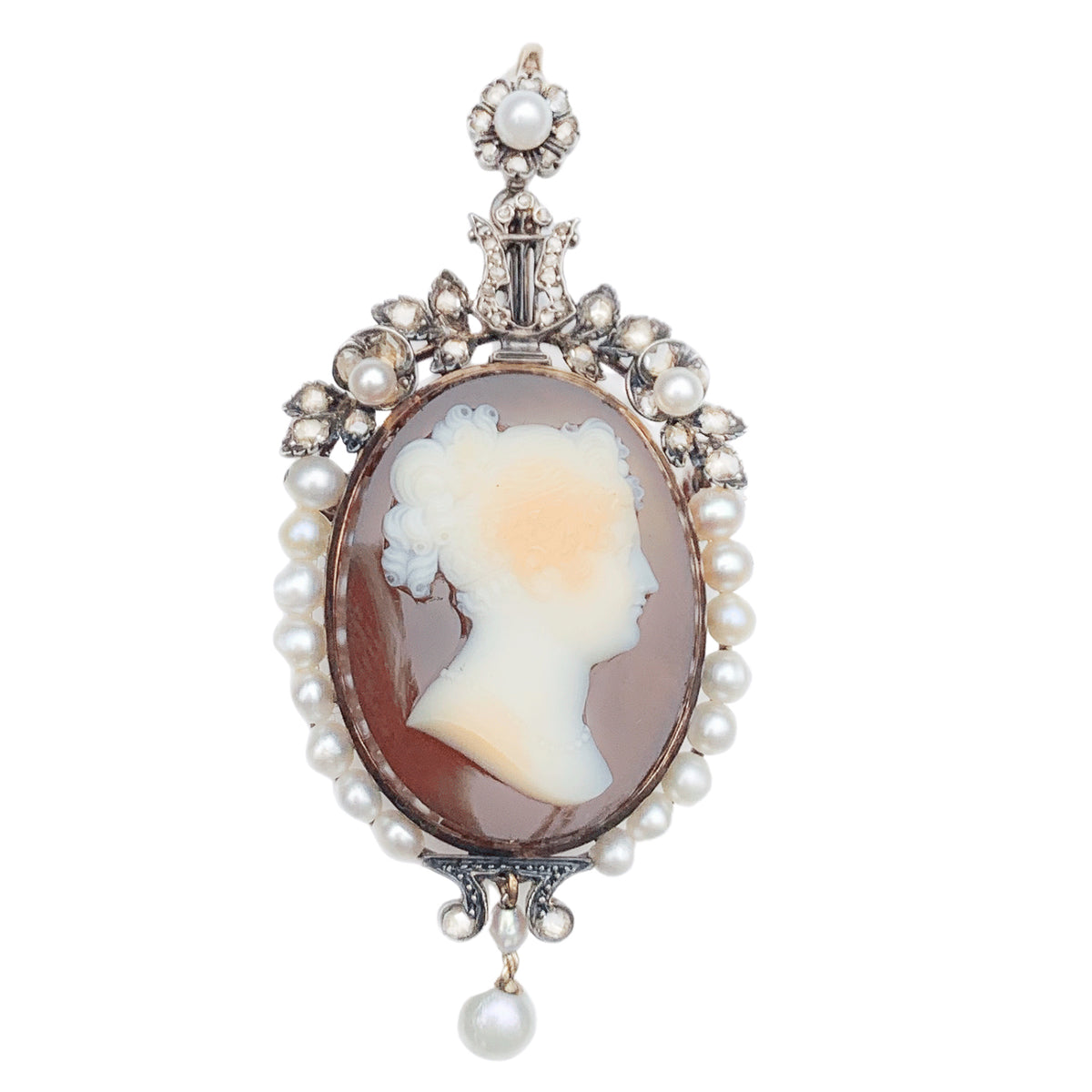 Front view of a French 18ct gold hardstone cameo brooch/pendant c.1860, set with pearls and rose cut diamonds, with eagle’s head hallmark.