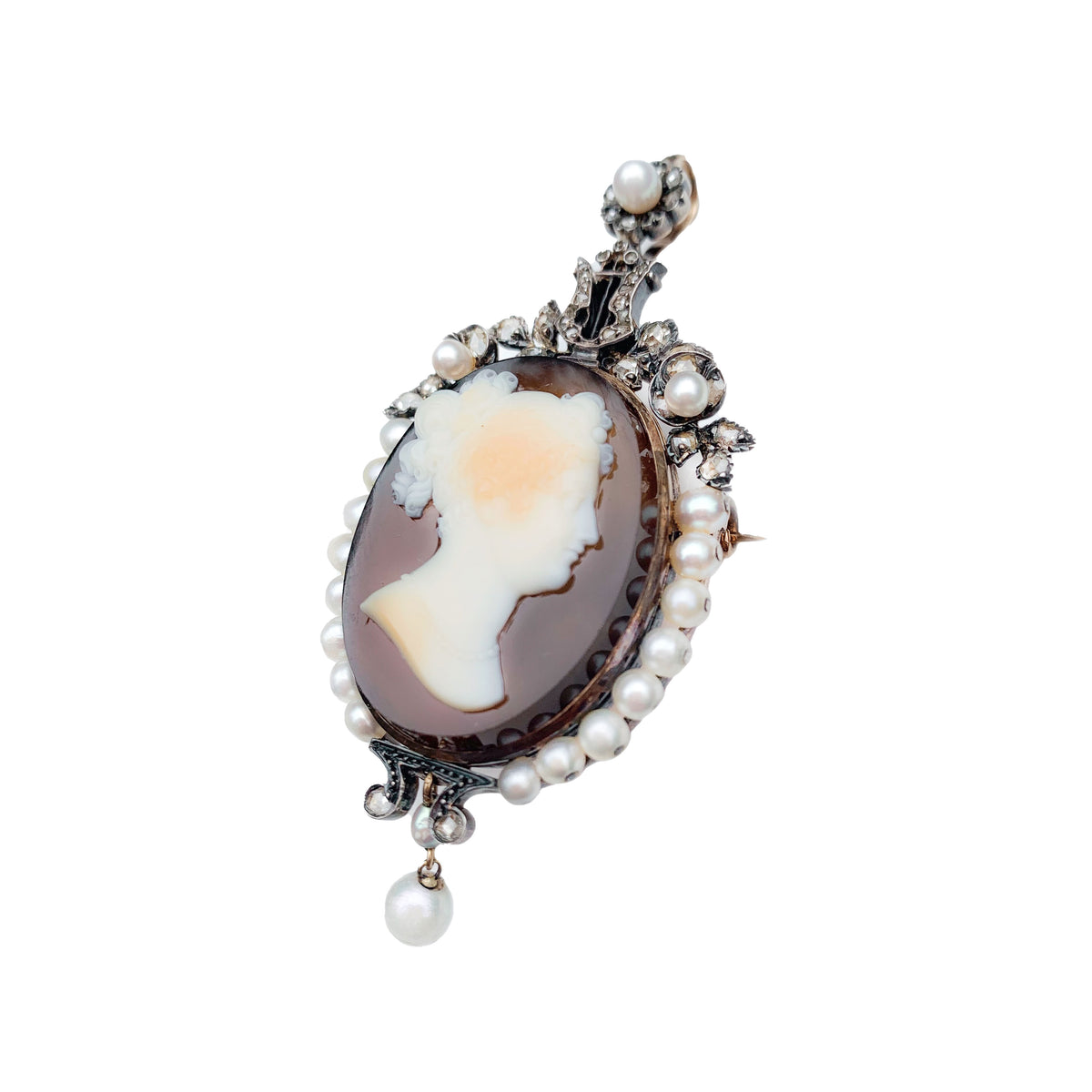 Side view of a French 18ct gold hardstone cameo brooch/pendant c.1860, set with pearls and rose cut diamonds, with eagle’s head hallmark.