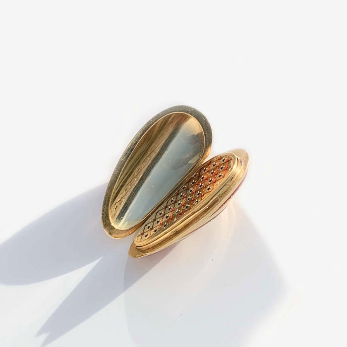 18ct gold and enamel vinaigrette, London 1974, shown open to reveal interior.