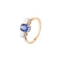 Vintage 1950s sapphire and diamond three stone ring, 18ct gold band with platinum setting, featuring a Sri Lankan sapphire and VS2 diamonds, shown from the side.