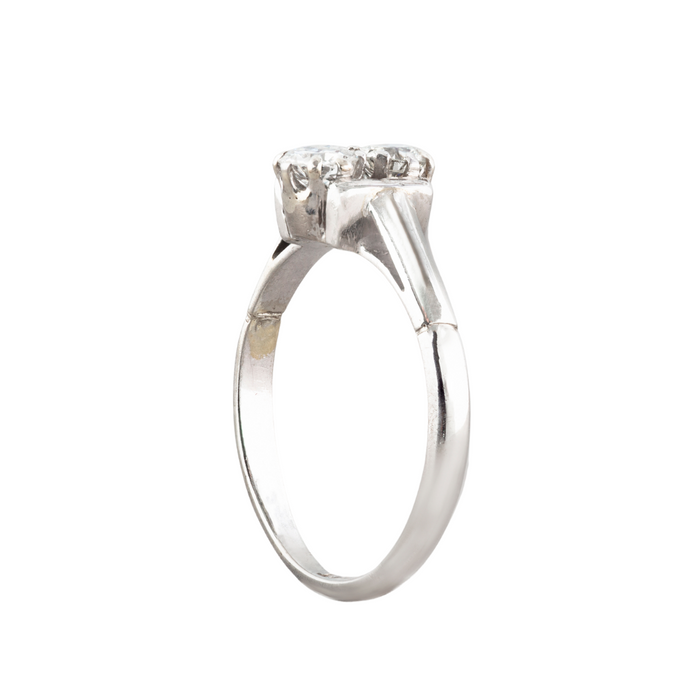 English 1920s twin diamond ring in 18ct gold and platinum with geometric Art Deco setting
