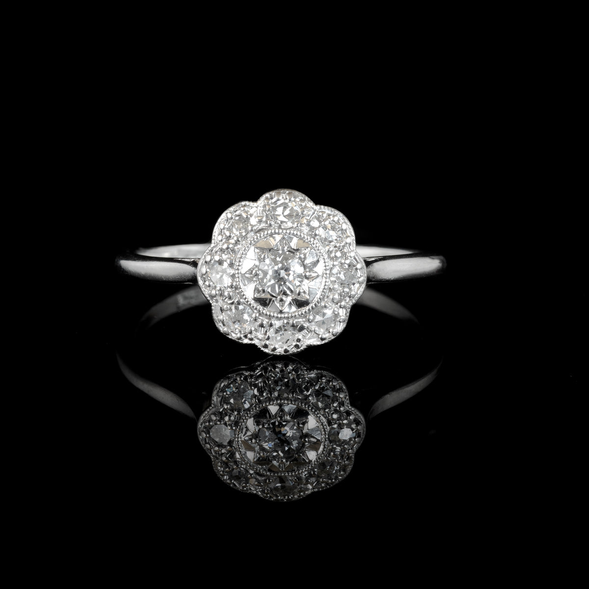 1940s platinum diamond daisy cluster ring with milgrain detail