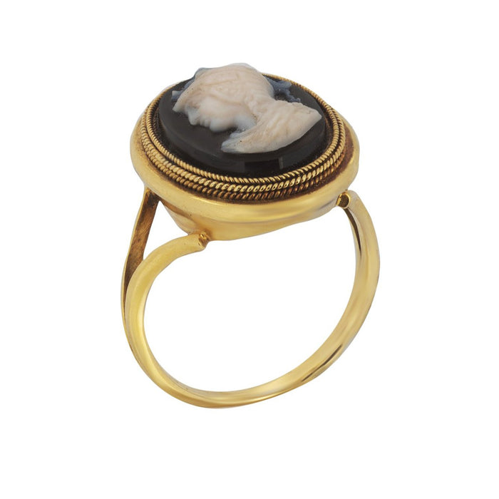 Antique hardstone cameo ring with Roman centurion in profile, set in rope-edged 18ct gold mount