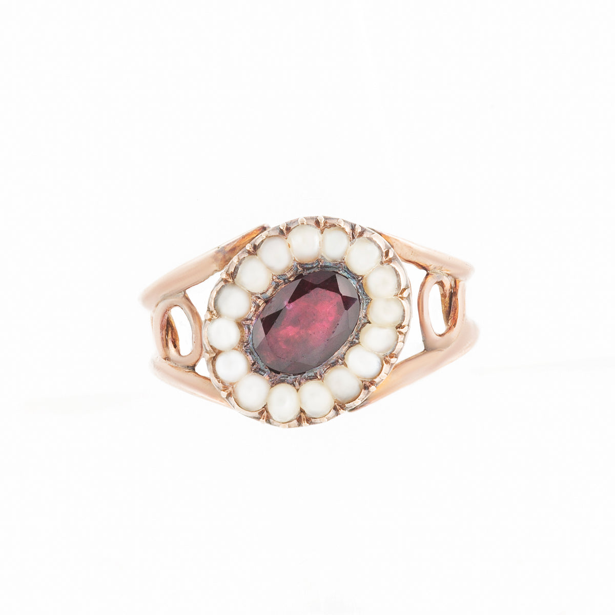 Georgian 9ct gold ring with central garnet and natural seed pearls, c.1820s, UK size M½.