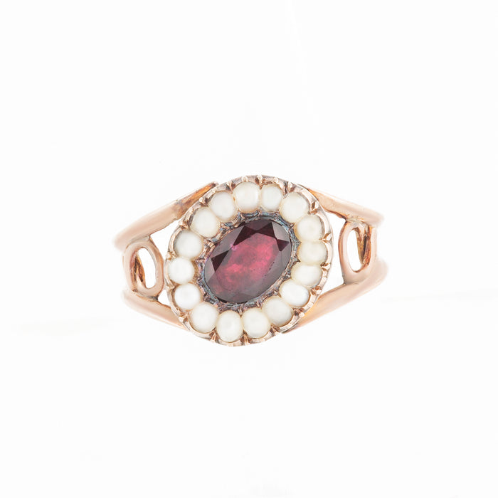 Georgian 9ct gold ring with central garnet and natural seed pearls, c.1820s, UK size M½.