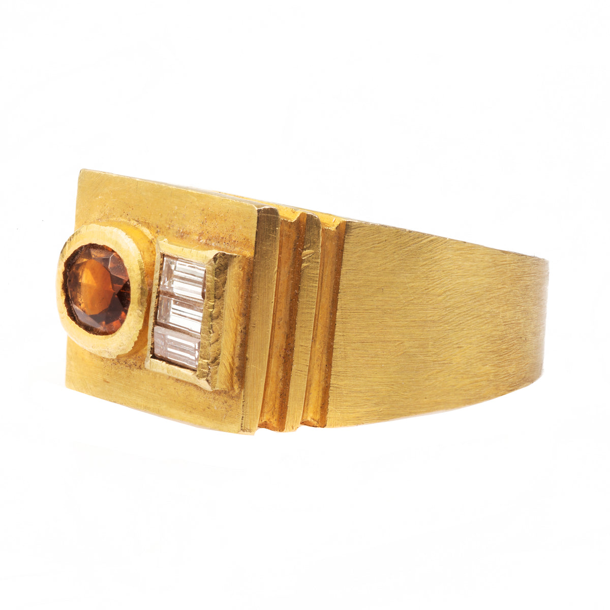 Vintage camera-inspired ring in 18ct gold with citrine lens and diamond flash