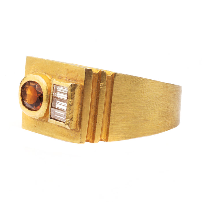 Vintage camera-inspired ring in 18ct gold with citrine lens and diamond flash