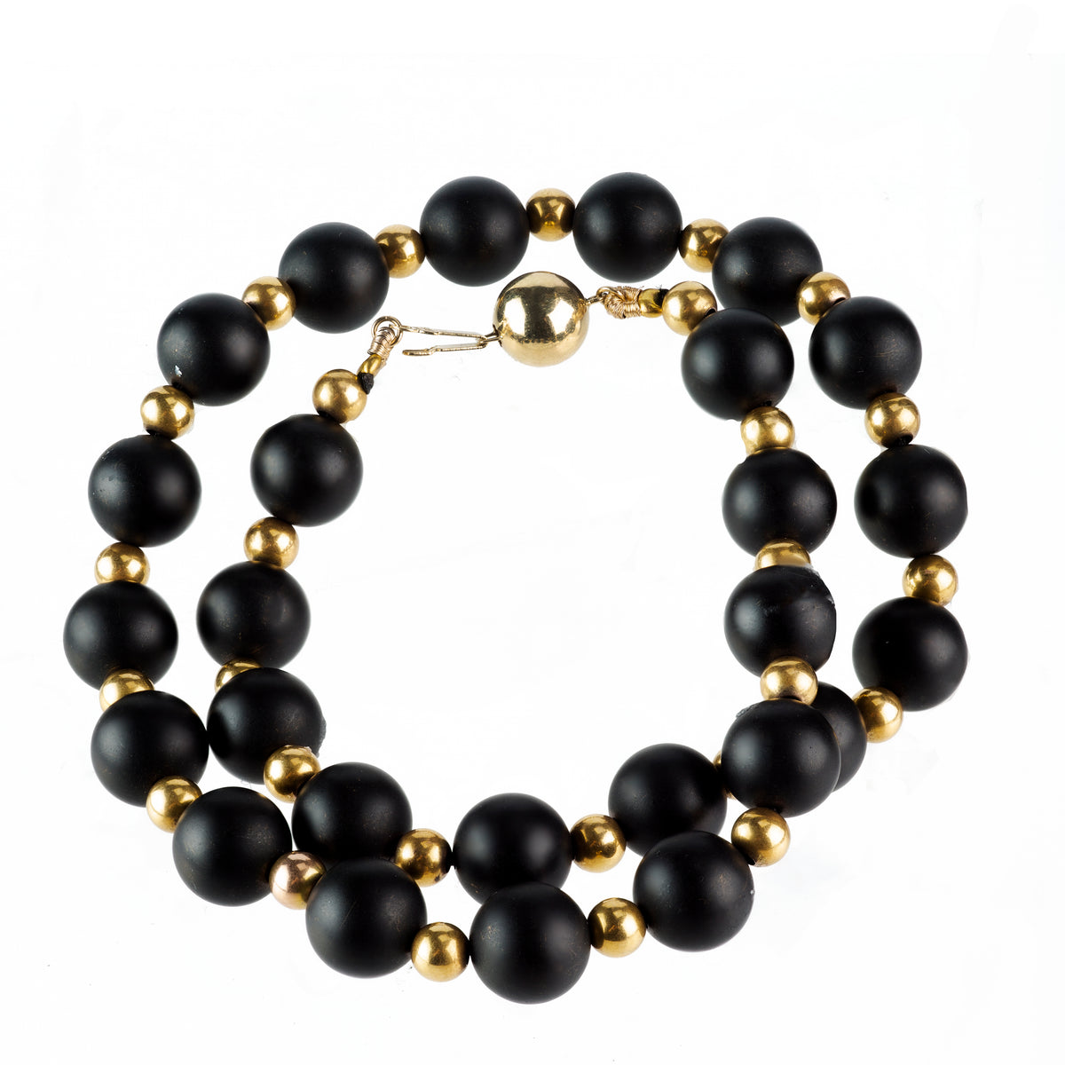 Close-up of 1960s Italian onyx and 14ct gold bead necklace showing contrast and clasp detail