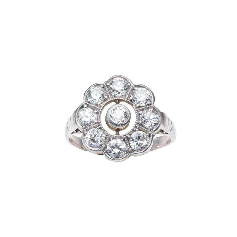 Antique Edwardian diamond daisy cluster ring with nine old cut diamonds set in platinum over 18ct gold, c.1900.