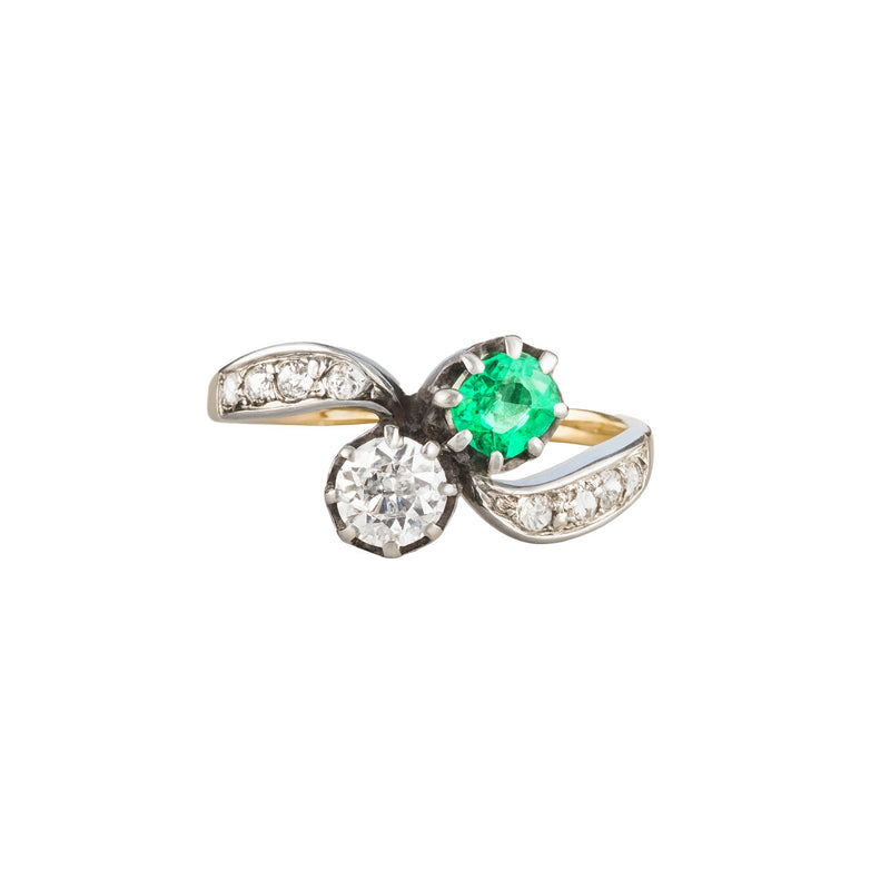 Edwardian toi et moi ring with emerald and old cut diamond set in platinum and 18ct gold, early 1900s