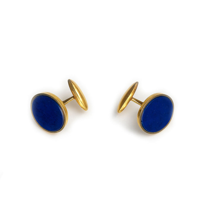 A pair of vintage 18ct gold and lapis lazuli cufflinks by Carlo Weingrill, Verona, Italy, circa 1950s. Each circular lapis panel is bezel set in yellow gold.