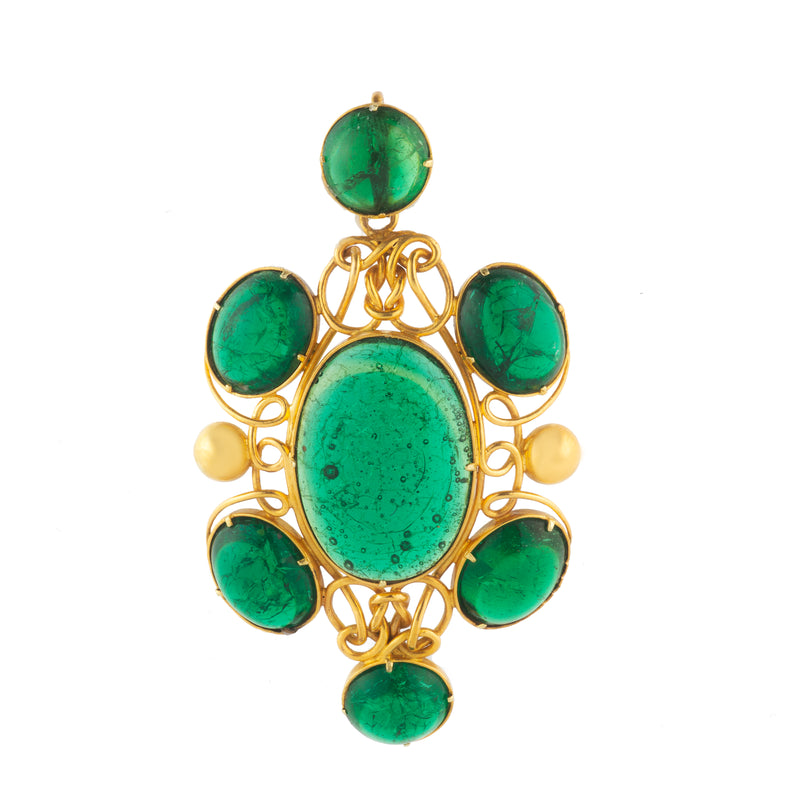 A Green Paste Gold Pendant