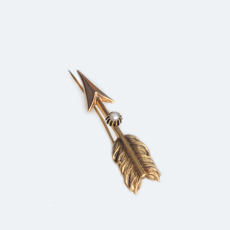 18ct gold pearl arrow brooch c.1940s
