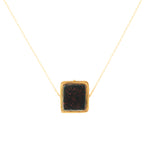 A Gold Agate Pendant