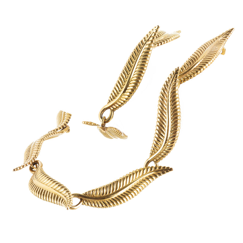 A Gold Leaf Collar Necklace
