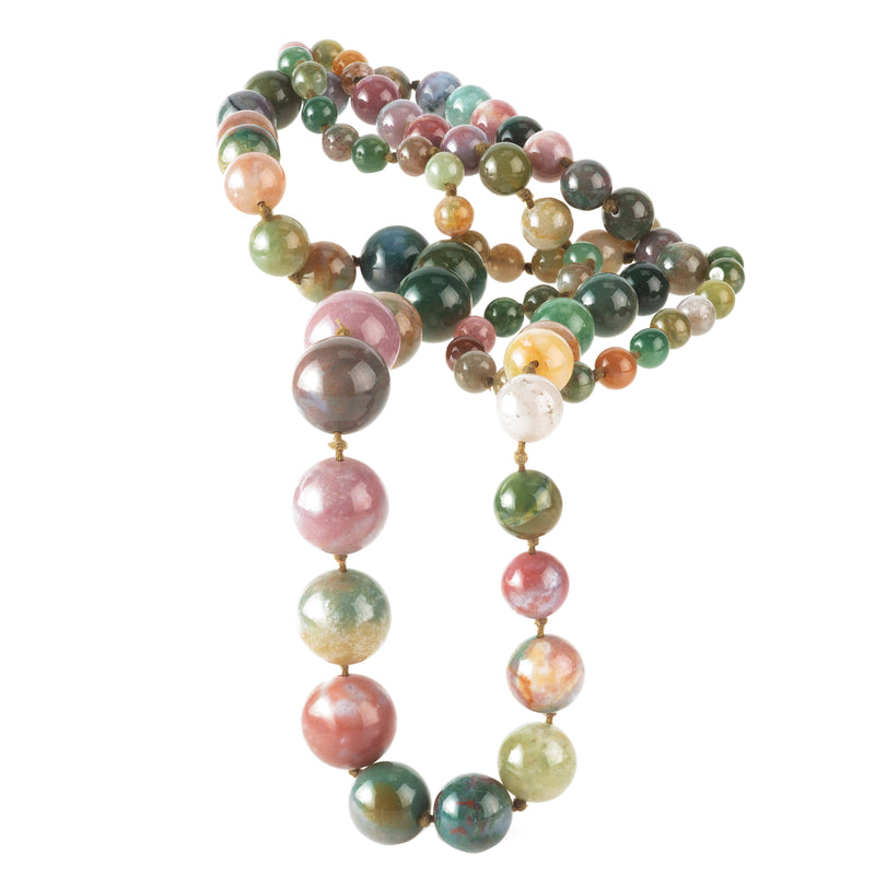 An Antique Agate Bead Necklace