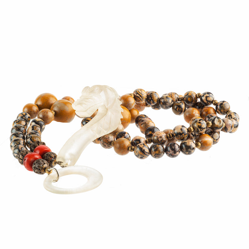 A Necklace of Agate Beads with Rock Crystal Dragon Hook
