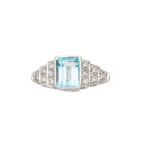 An Aquamarine Diamond Ring